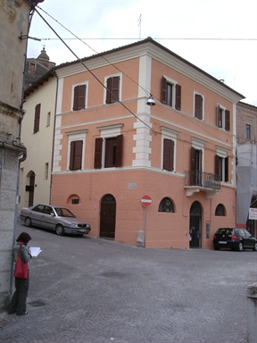 Palazzo in P.zza Garibaldi, 28