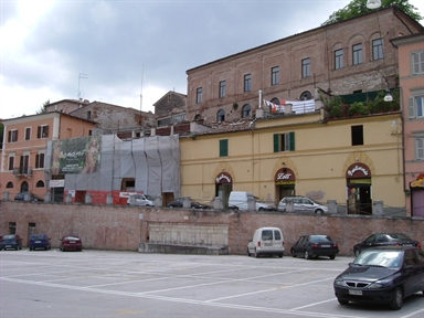 Casa a schiera in piazza Garibaldi, 32