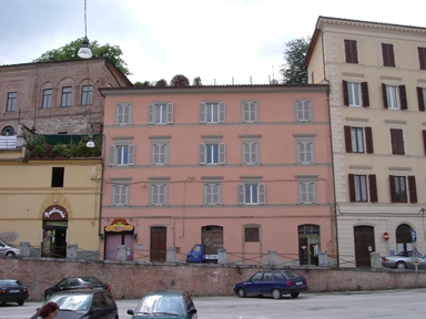 Palazzo in P.zza Garibaldi, 36