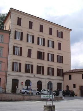 Palazzo in P.zza Garibaldi, 43