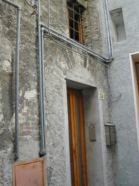 Casa gotica in Vicolo Via Mamiani, 7