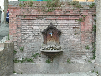 Fontana pubblica in Via Gaspare Spontini
