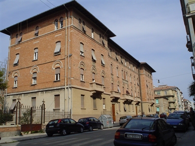 Palazzo in stile neoromanico