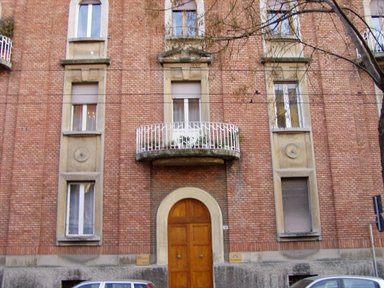 Palazzo in stile neoromanico
