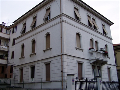 Palazzetto in stile neoclassico