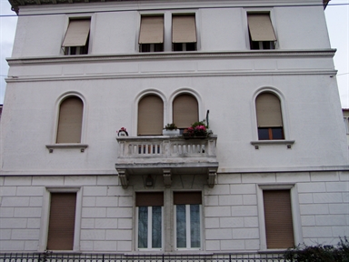 Palazzetto in stile neoclassico