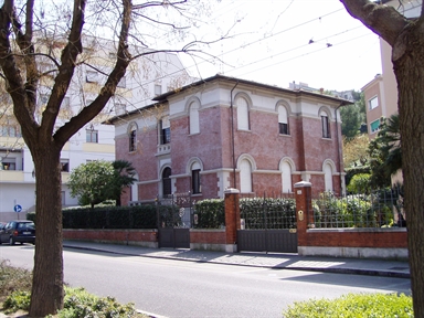 Palazzetto in stile neoclassico