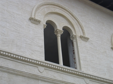 Palazzo in stile neoromanico
