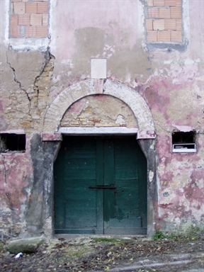 Casa con stemma dei Conti Camerata