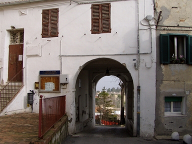 Porta del Castello di Paterno