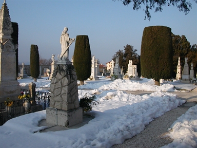 Cimitero di Ostra