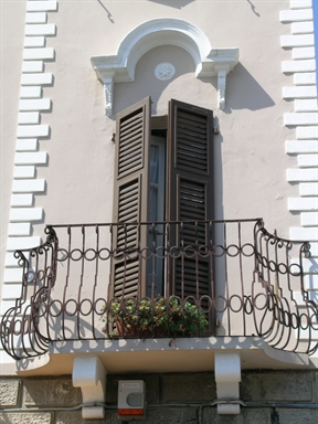 Palazzetto in stile neoclassico