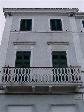 Palazzetto in stile neoclassico