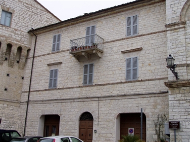 Palazzo sulle mura