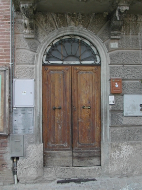 Palazzetto in P.zza Marconi