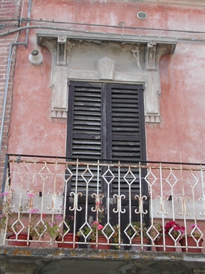 Palazzetto in P.zza Marconi