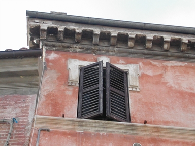 Palazzetto in P.zza Marconi