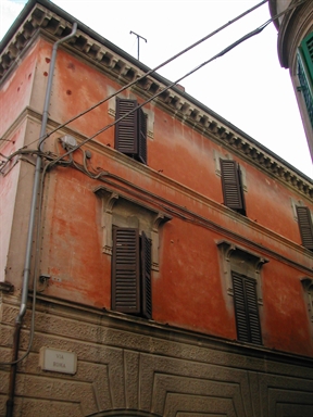 Palazzetto in P.zza Marconi