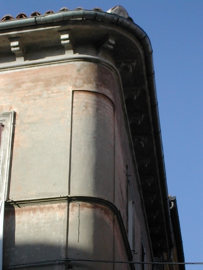 Palazzetto in P.zza Loreti