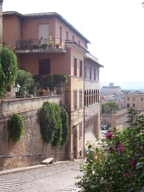 Casa in linea sulle mura