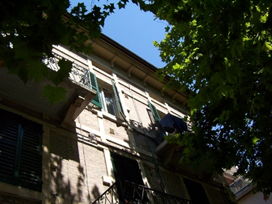 Casa in linea con balconi