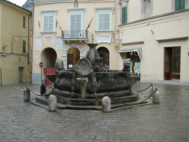 Fontana in P.zza della Libertà