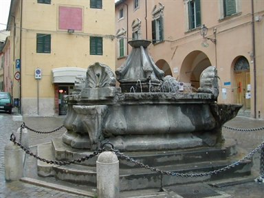 Fontana in P.zza della Libertà