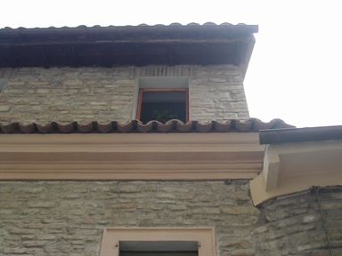 Casa con arco gotico