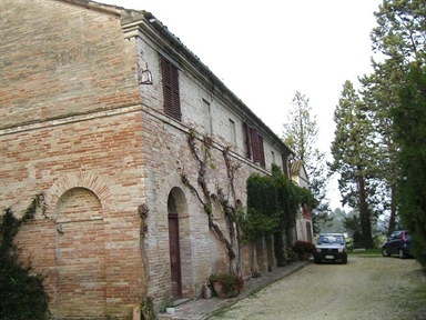 Casa colonica di via Fratte 17