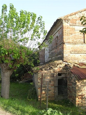 Casa colonica di via Jesi 40