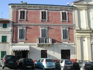 Palazzetto in P.zza Tarsetti, 6