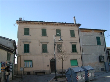 Palazzetto in P.zza Tarsetti, 64