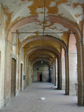 Palazzetto con portici