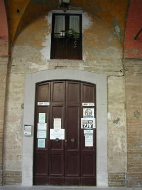 Palazzetto con portici
