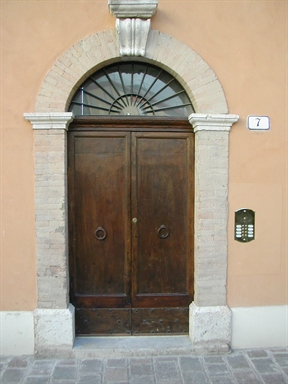 Palazzo signorile in P.zza Gramsci