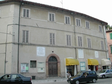 Palazzo in P.zza Bartolo, 12