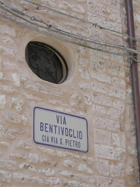 Casa a schiera con arco gotico