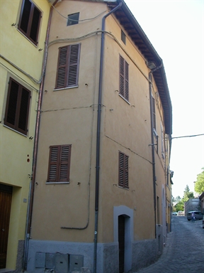 Palazzo in P.zza Salvi, 1
