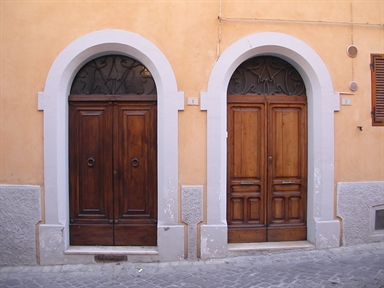 Palazzo in P.zza Salvi, 1