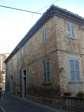 Palazzo in Largo Porta S.Giovanni, 1