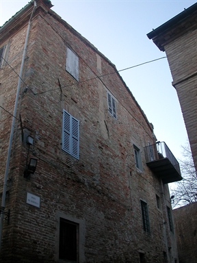 Palazzo in Largo Porta S.Giovanni, 1