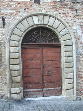 Palazzo in Largo Porta S.Giovanni, 1