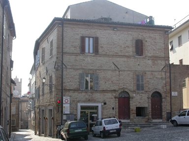 Casa a blocco in piazza della Liberta'