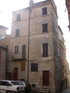 Casa torre in via Vannicola Defendente