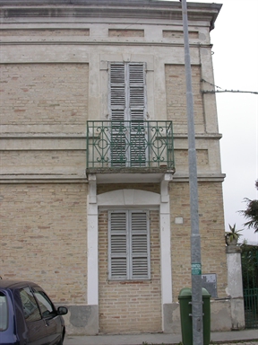 Villino bifamiliare in Piazza Beato Bernardi