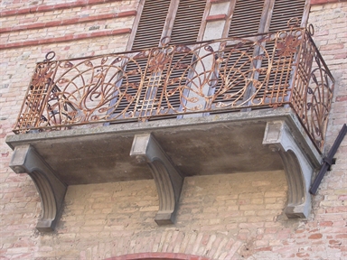 Palazzo in piazza XXV Aprile