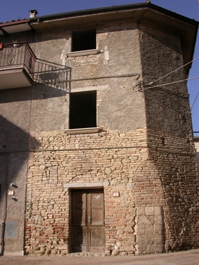 Casa in piazza Giuseppe Mazzini