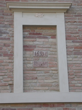 Palazzo in via C. Levi