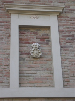 Palazzo in via C. Levi