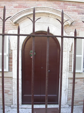 Palazzo in via C. Levi